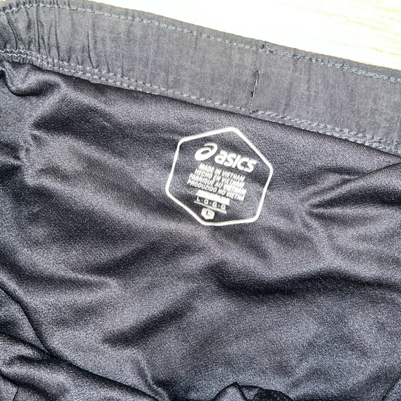 Asics shorts. Size L. NWT - Picture 3 of 5